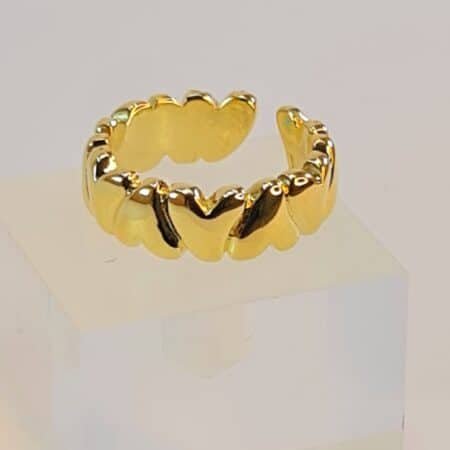 Golden hearts ring